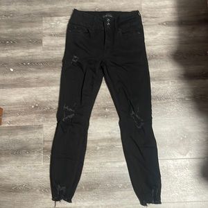 I am selling this black pair of skinny jeans. This is a size 5.